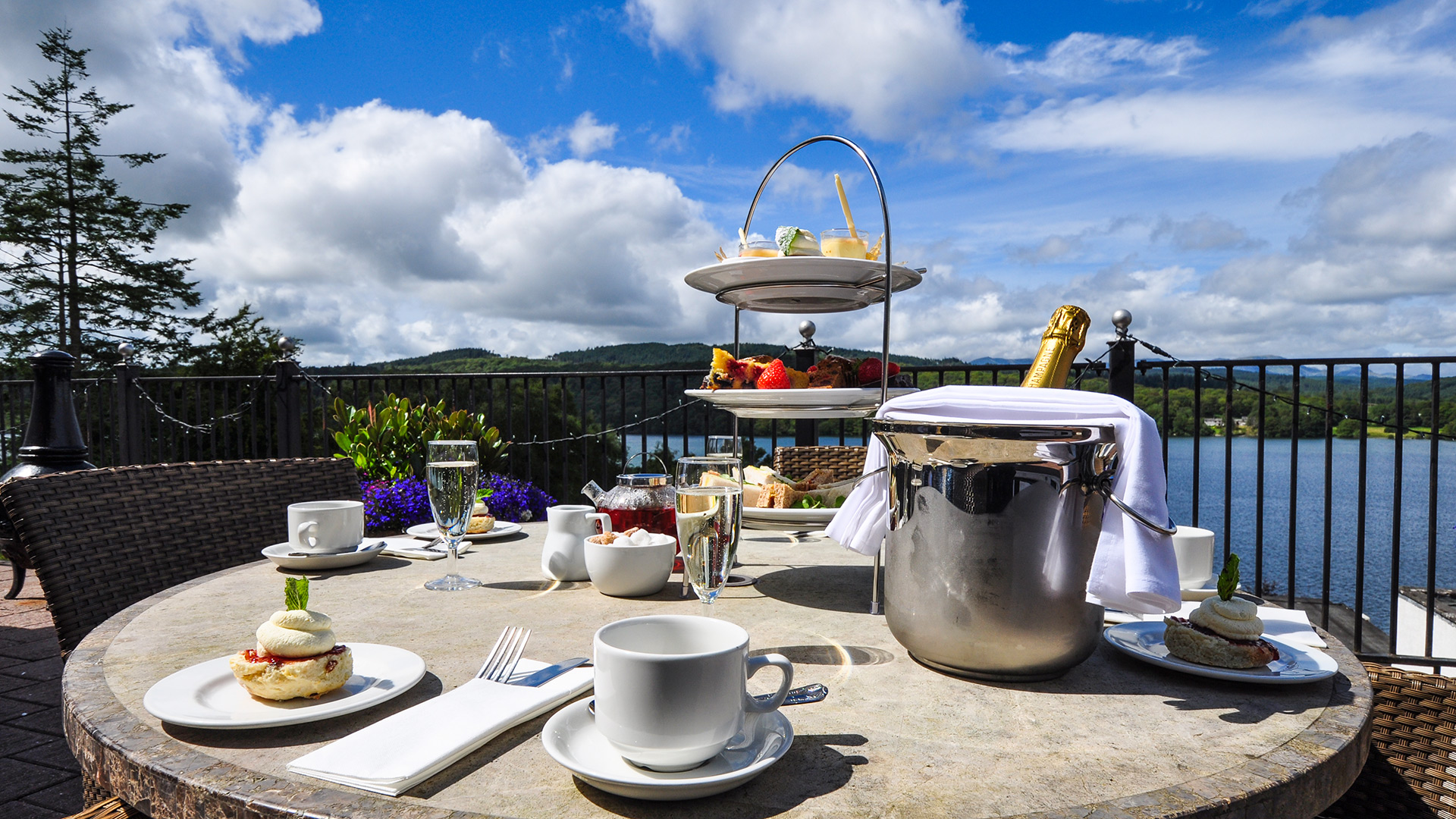 Luxurious Facilities Of Lake Windermere Hotels To Stay