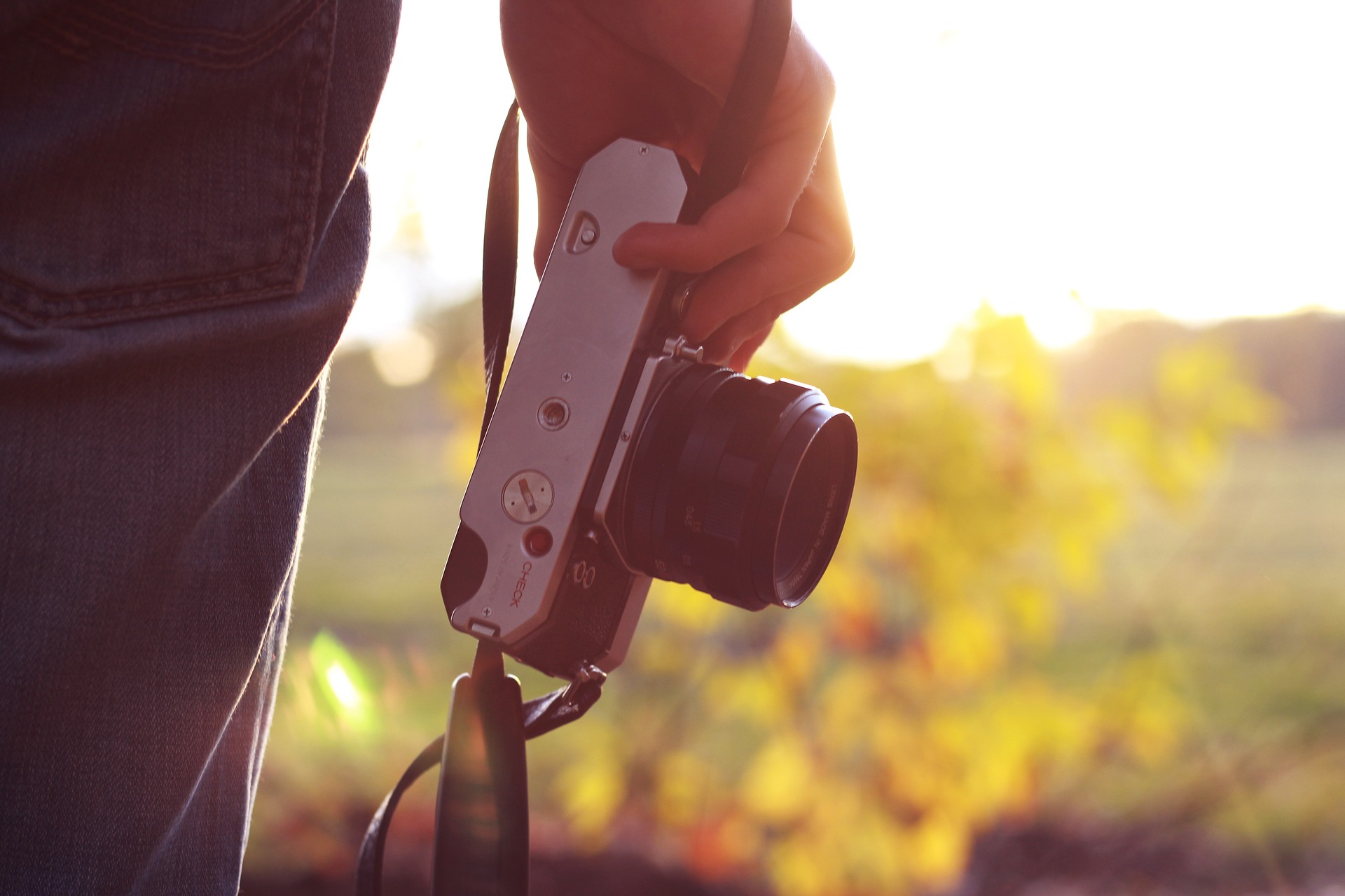 Things You Should Remember When Sell Your Old Camera